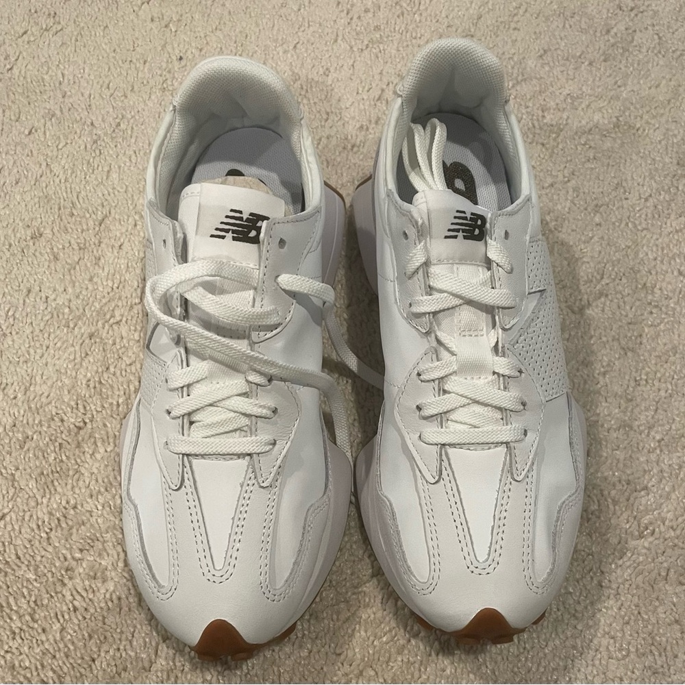 Women’s 7.5 New Balance White/Black Lifestyle Sneakers